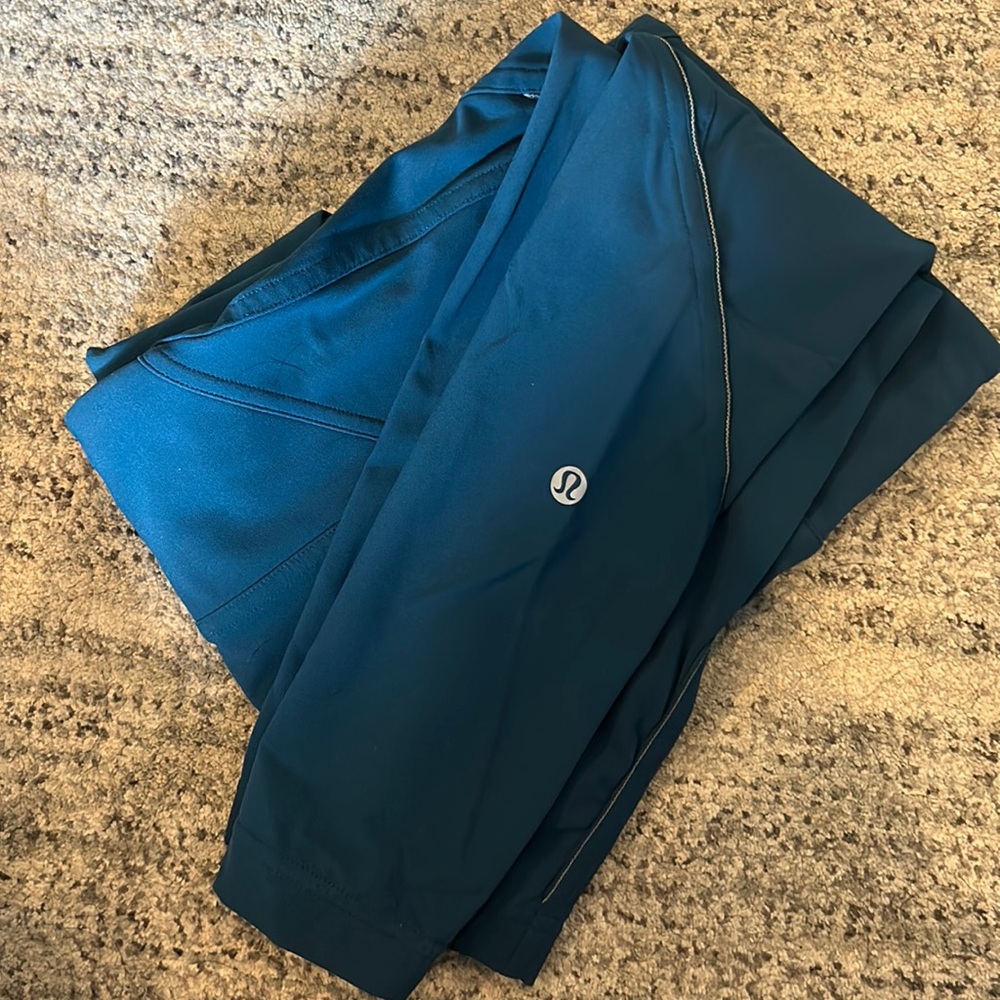 Lululemon Leggings (size 6) 23 in